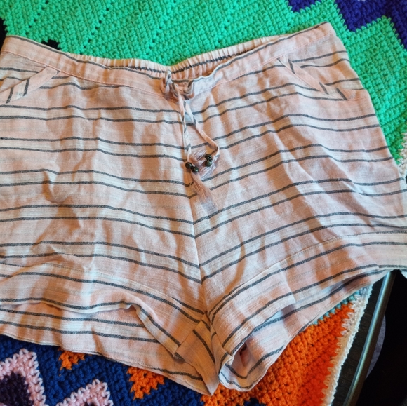 Spell Island Boho shorts Coral Size Large BNWOT - Picture 3 of 5